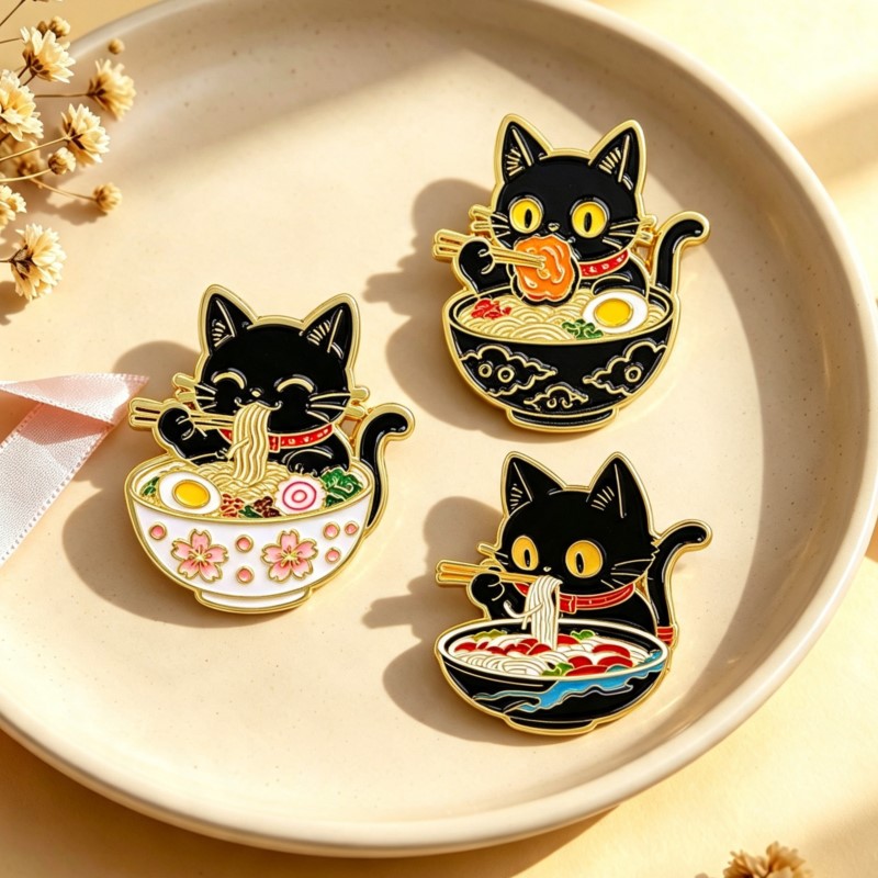 Enamel Pin Set - Милый черный кот, едящий лапшу, эмалевая